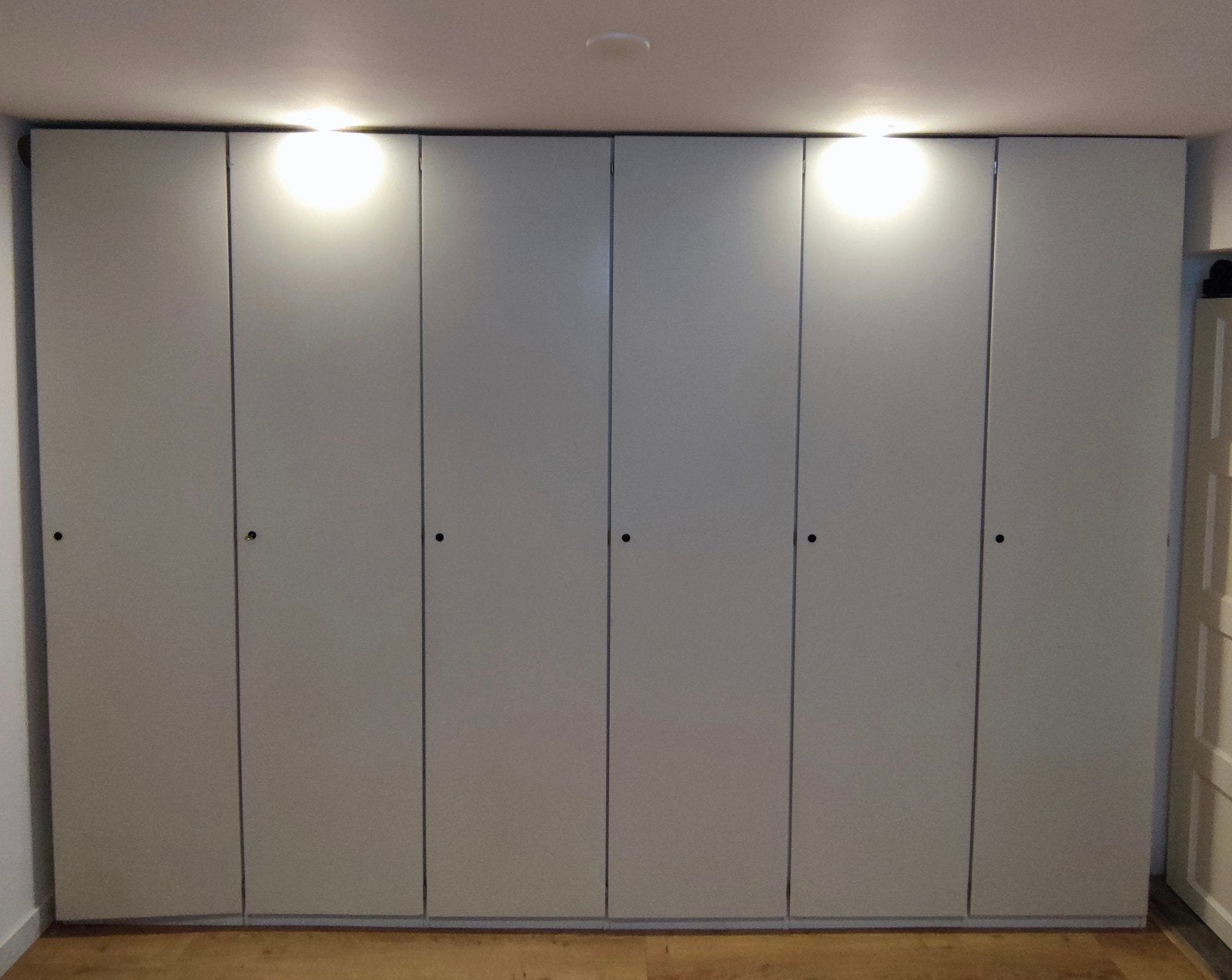 Grote, stevige kledingkast - demonteerbaar - Roermond, Huis en Inrichting, Ophalen, Met deur(en), Gebruikt, 200 cm of meer