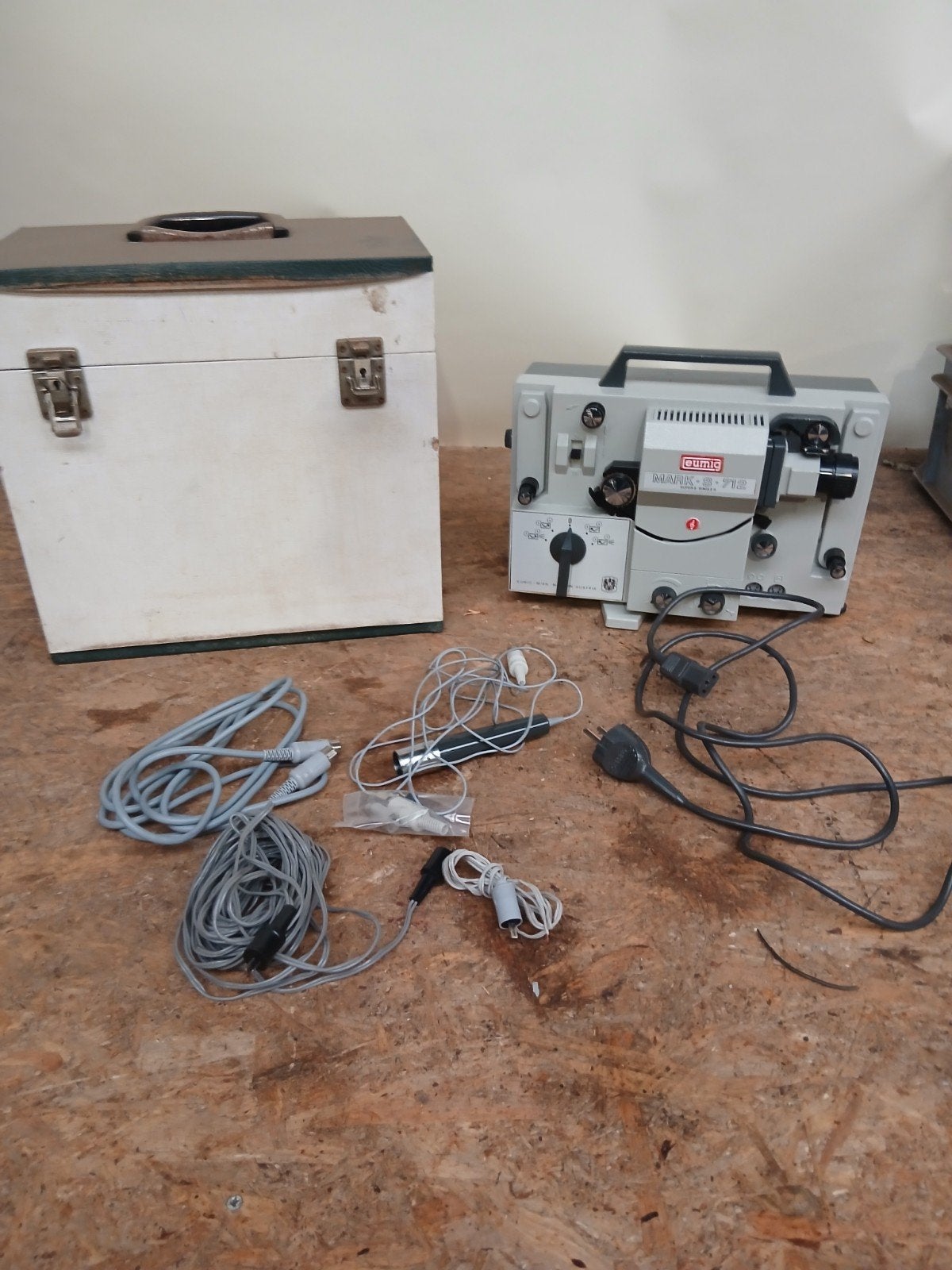 Eumig Mark S-712 Super 8 Single 8 filmprojector met koffer, Gebruikt, Eumig, Wiener Straße 61, 2000 Stockerau, Oostenrijk, Met scherm