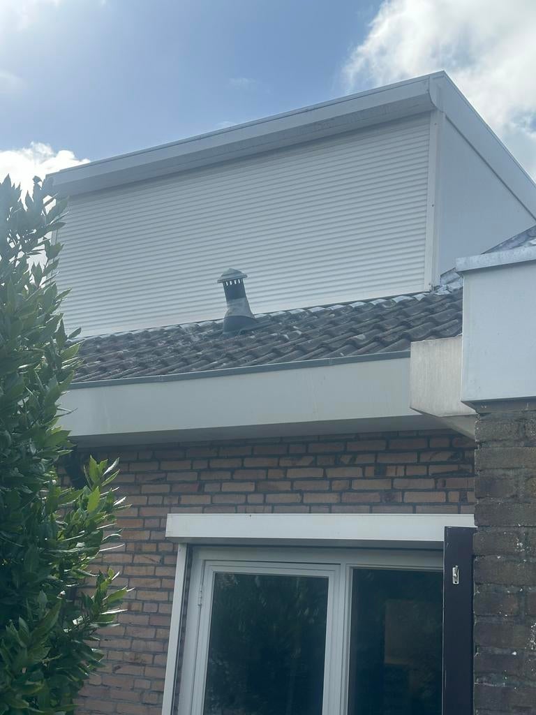 Elektrische rolluiken - 4 wit, Doe-het-zelf en Verbouw, Rolluiken, Gebruikt, 200 cm of meer, Wit, Elektrische bediening, Ophalen
