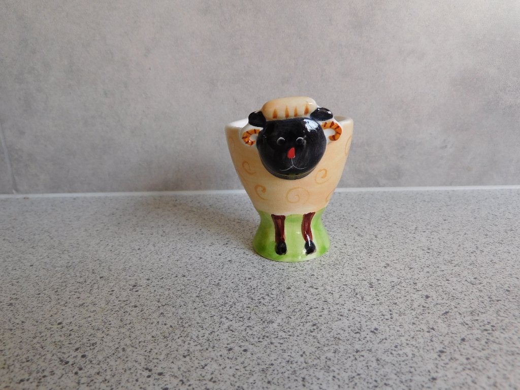 Handgeschilderde Eierdop Zwartkopschaap, Overige merken, Keramiek, Ophalen of Verzenden, Zo goed als nieuw