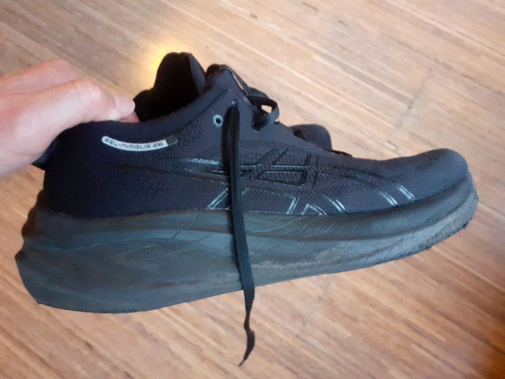 ASICS Gel Nimbus 26 – Zwart – Maat 44,5, Sport en Fitness, Gebruikt, Hardloopschoenen, Ophalen of Verzenden, Hardlopen