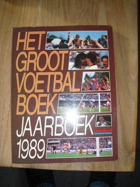 TE KOOP HET GROOT VOETBAL BOEK  JAARBOEK 1989, Ophalen of Verzenden, Zo goed als nieuw, Balsport