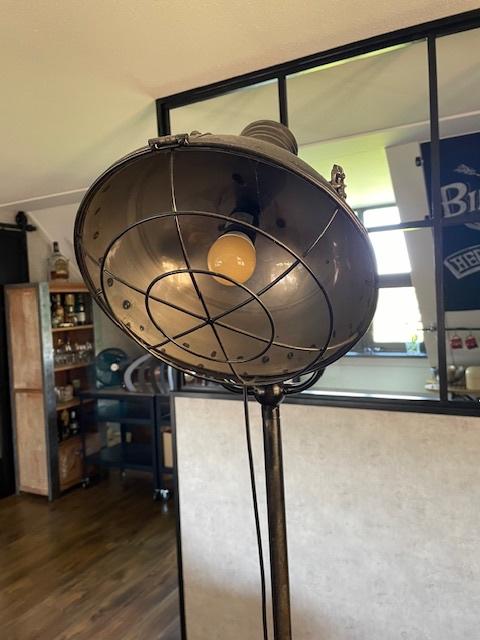 Industriele staande lamp, Huis en Inrichting, Lampen | Vloerlampen, Ophalen, Zo goed als nieuw, Metaal, 150 tot 200 cm