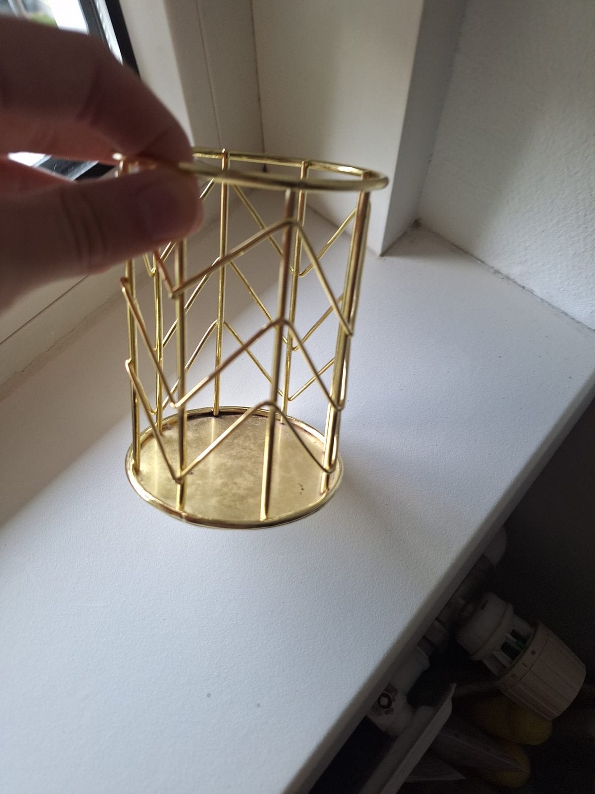 Pennenbakje goudkleurig, Ophalen