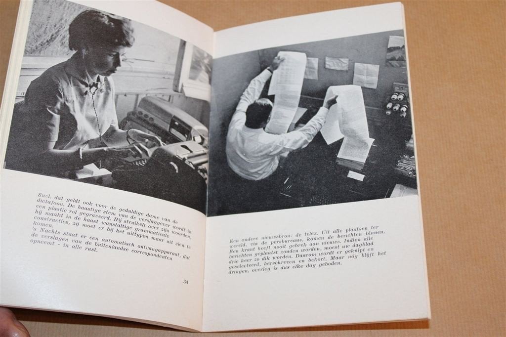 Nieuws over Nieuws — Hoe een Krant Wordt Gemaakt 1960, Ophalen of Verzenden, Gelezen