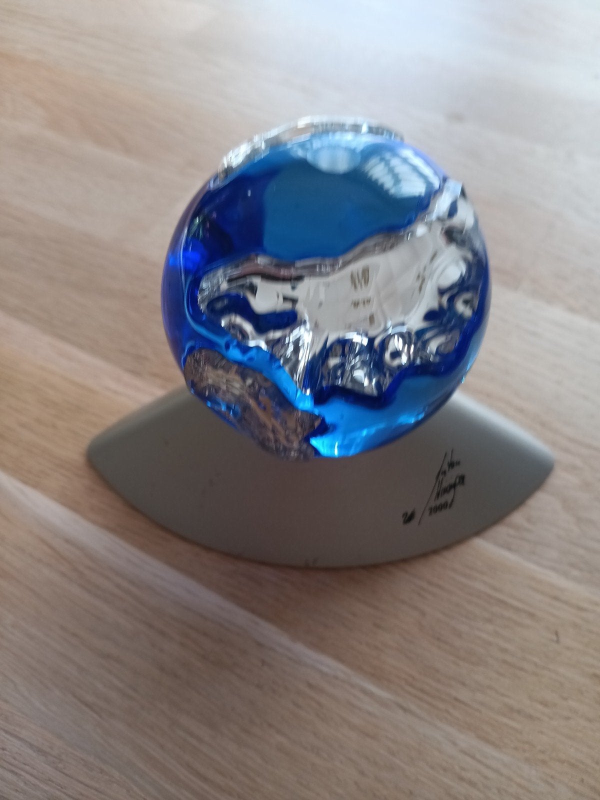 Swarovski Millennium Wereldbol 2000 - Gesigneerd & Genummerd, Ophalen of Verzenden, Zo goed als nieuw, Figuurtje