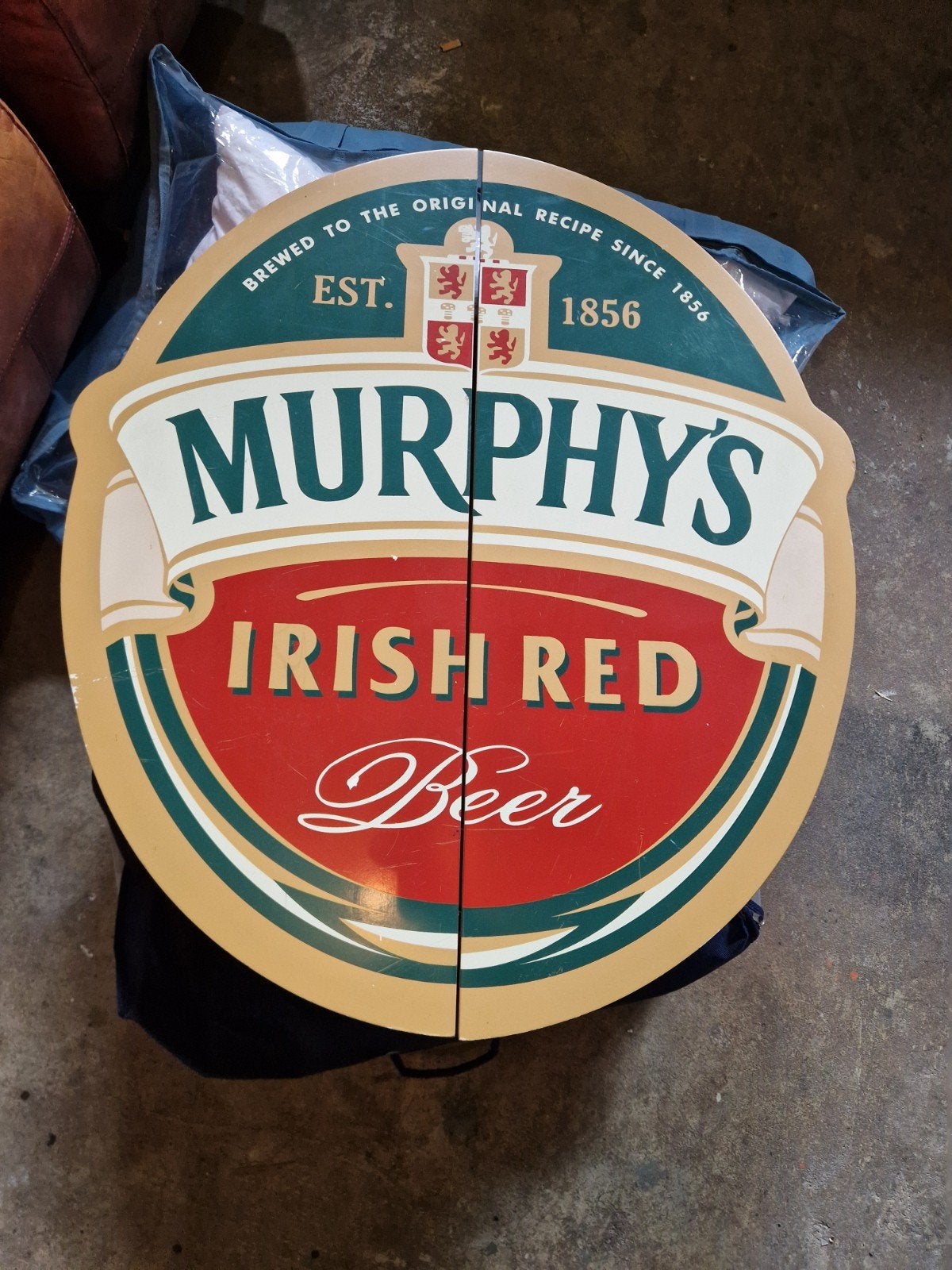 Murphy's  dartbord kast met dartbord en pijlen, Ophalen, Gebruikt, Dartbord