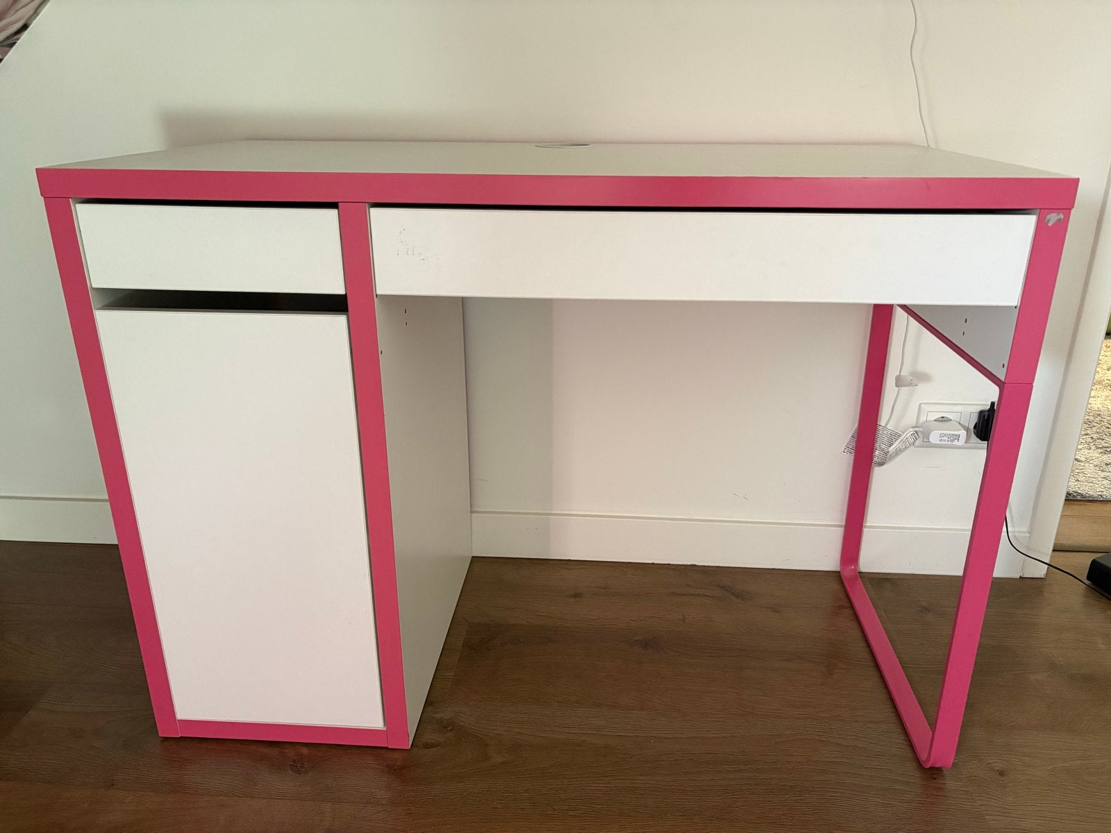 IKEA Bureau Micke Wit met Roze Accenten, Huis en Inrichting, Ophalen, Gebruikt, Met lades, IKEA