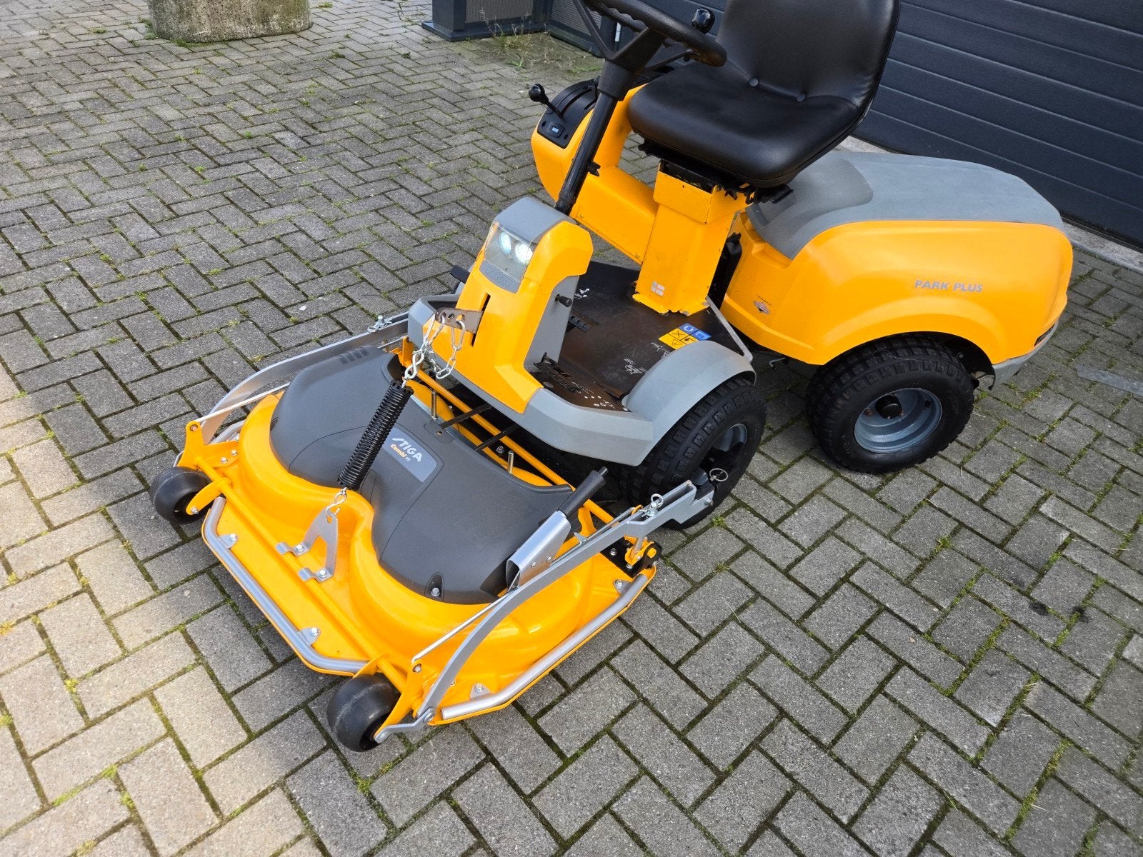 Zitmaaier  grasmaaier  frontmaaier  mulch, Tuin en Terras, Grasmaaiers, Kooimesmaaier, Ophalen of Verzenden, Zo goed als nieuw