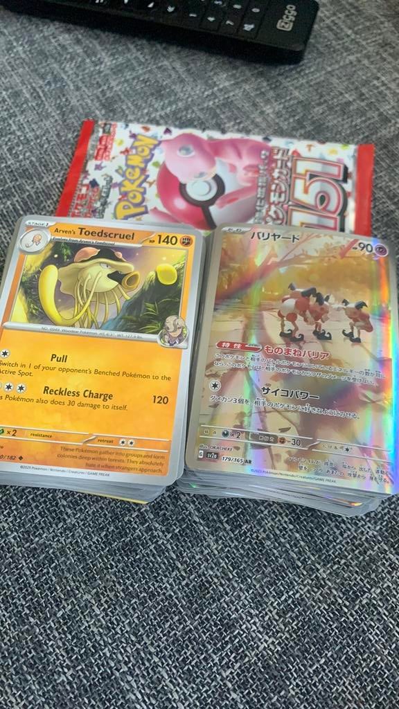 100 pokemon kaarten + pakje japans nep, Hobby en Vrije tijd, Ophalen of Verzenden, Zo goed als nieuw