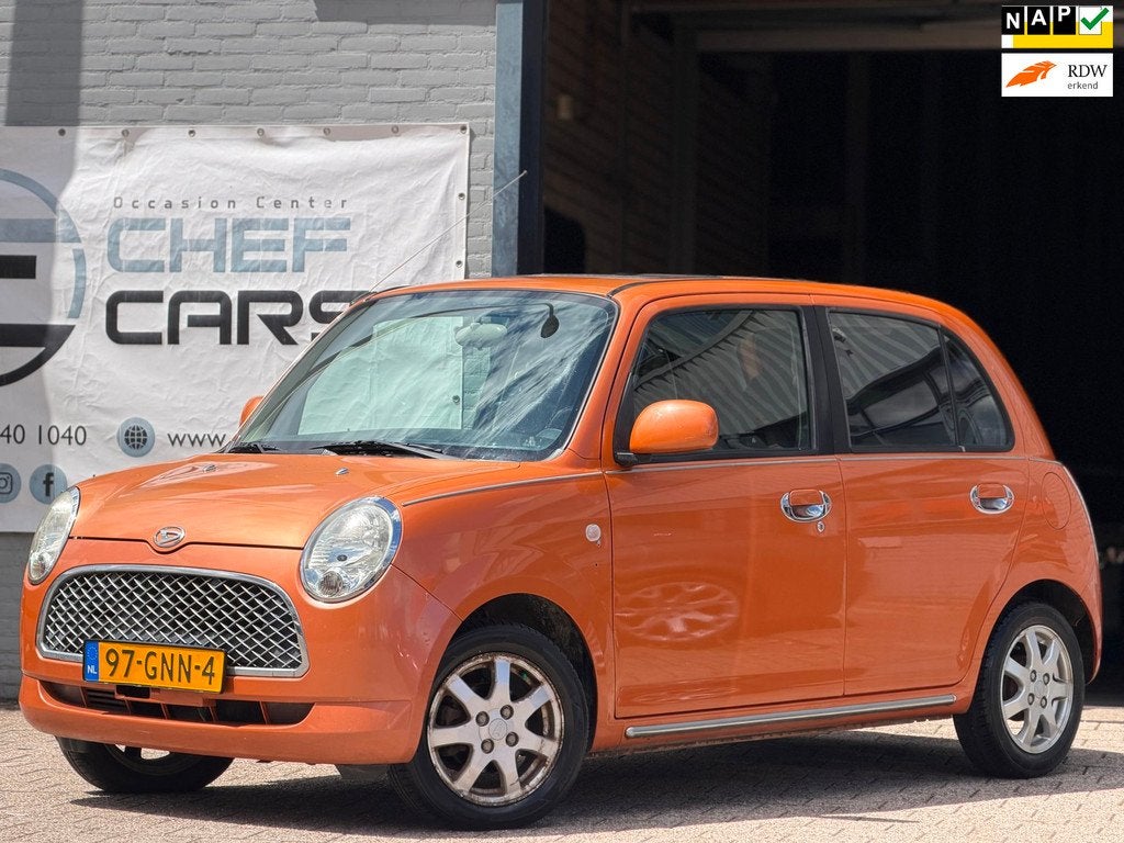 Daihatsu Trevis 1.0|NAP|PANO|LAGEKM|NWAPK|DISTRBVV|DEALEROH!, Auto's, Daihatsu, Stof, Zwart, 765 kg, 4 stoelen