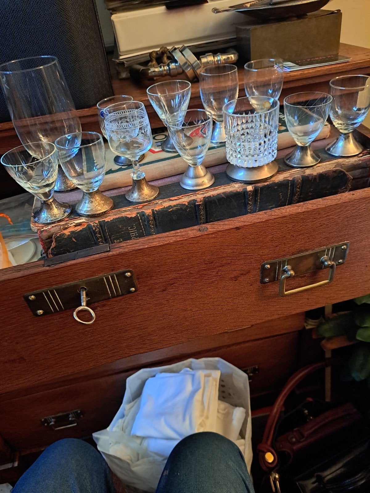 12 glazen met zilveren voet alleen afhalen  in een koop, Antiek en Kunst, Antiek | Glas en Kristal, Ophalen