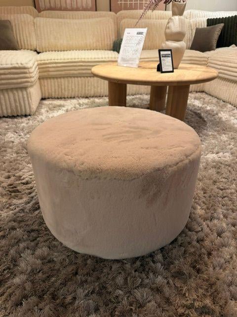 footstool, hocker, poef, voetenbank, stoer en sober., Ophalen of Verzenden, Stof, 50 tot 75 cm, 50 tot 75 cm