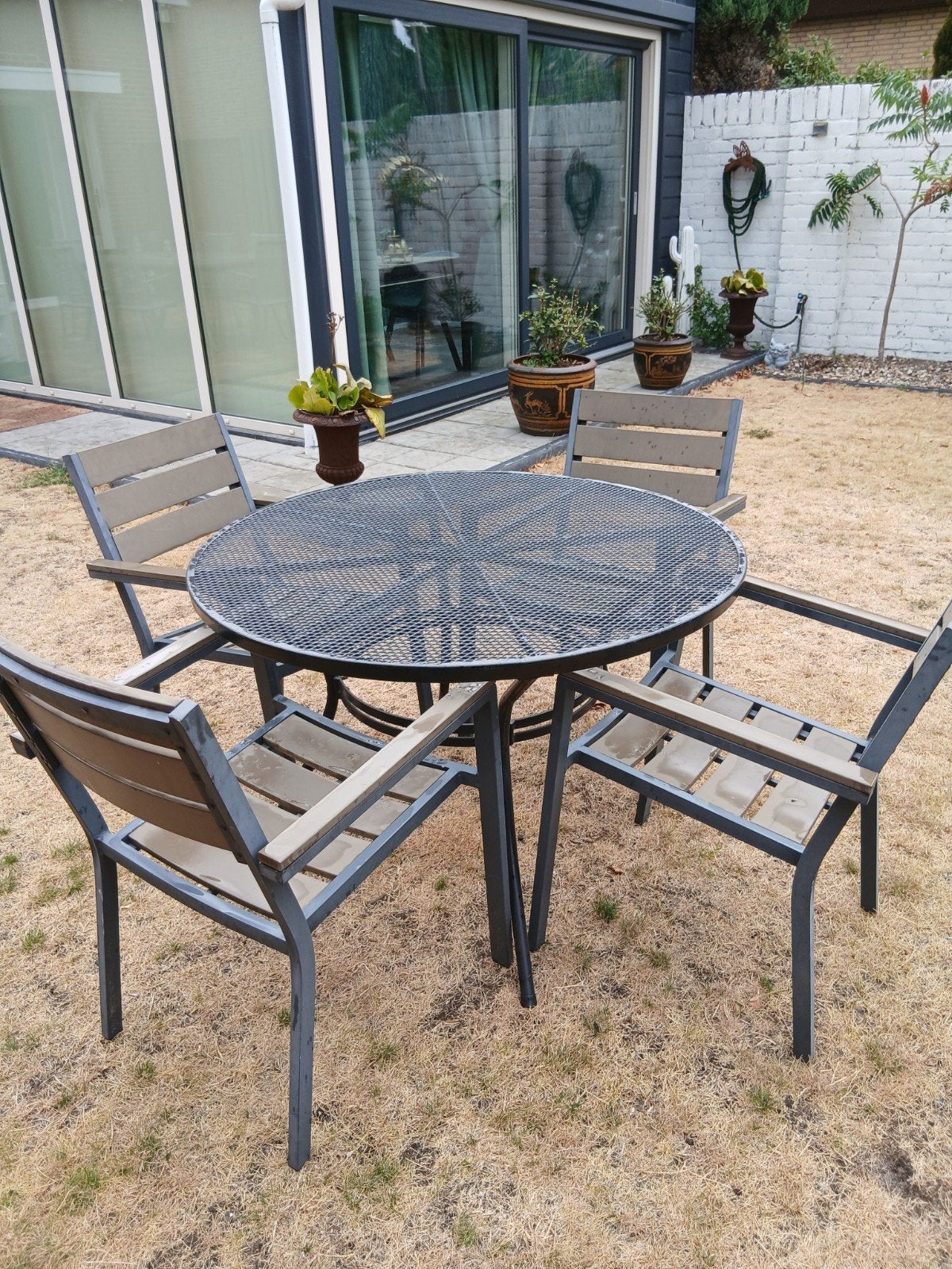 Mooie tuinset van ijzer en kunststof, Tuin en Terras, Ophalen, 4 zitplaatsen, Kunststof, Gebruikt