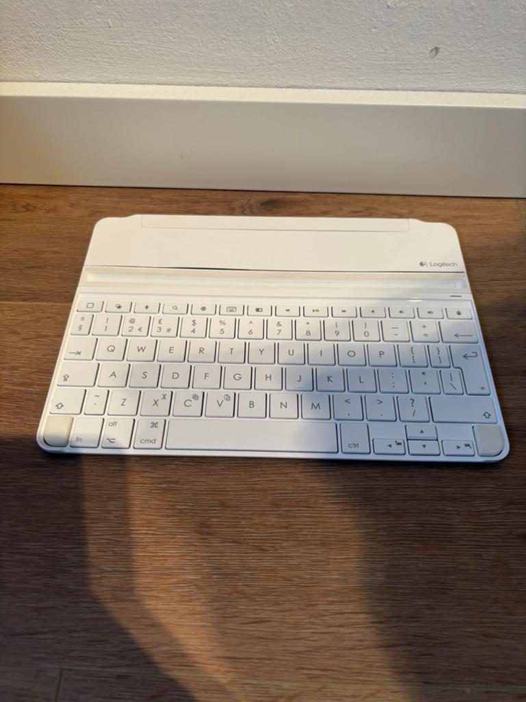 Logitech Ultrathin Keyboard Cover / Toetsenbord – Wit (Zgan), Computers en Software, Ophalen of Verzenden, Zo goed als nieuw