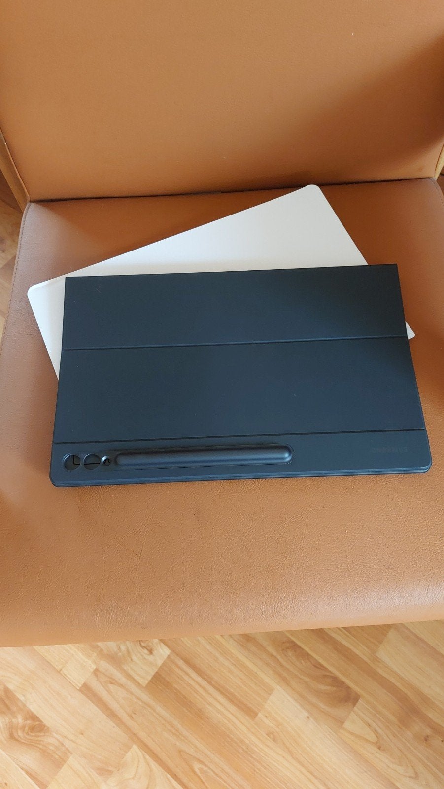 Dit is een Samsung Galaxy Tab S Ultra Book Cover Keyboard, Ophalen of Verzenden, Zo goed als nieuw, Galaxy Tab S8 Ultra Book Cover Keyboard