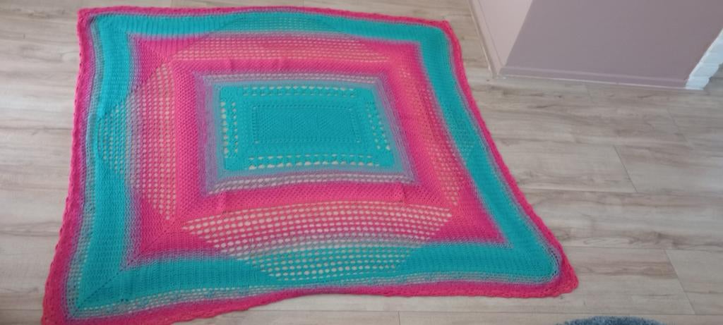 Mooi gehaakt tafelkleed met verloop kleuren, Ophalen of Verzenden, Nieuw, Vierkant, Binnen