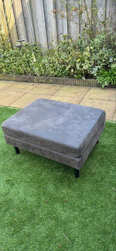 Grijze hocker, Gebruikt, Ophalen of Verzenden, 75 tot 100 cm, Stof