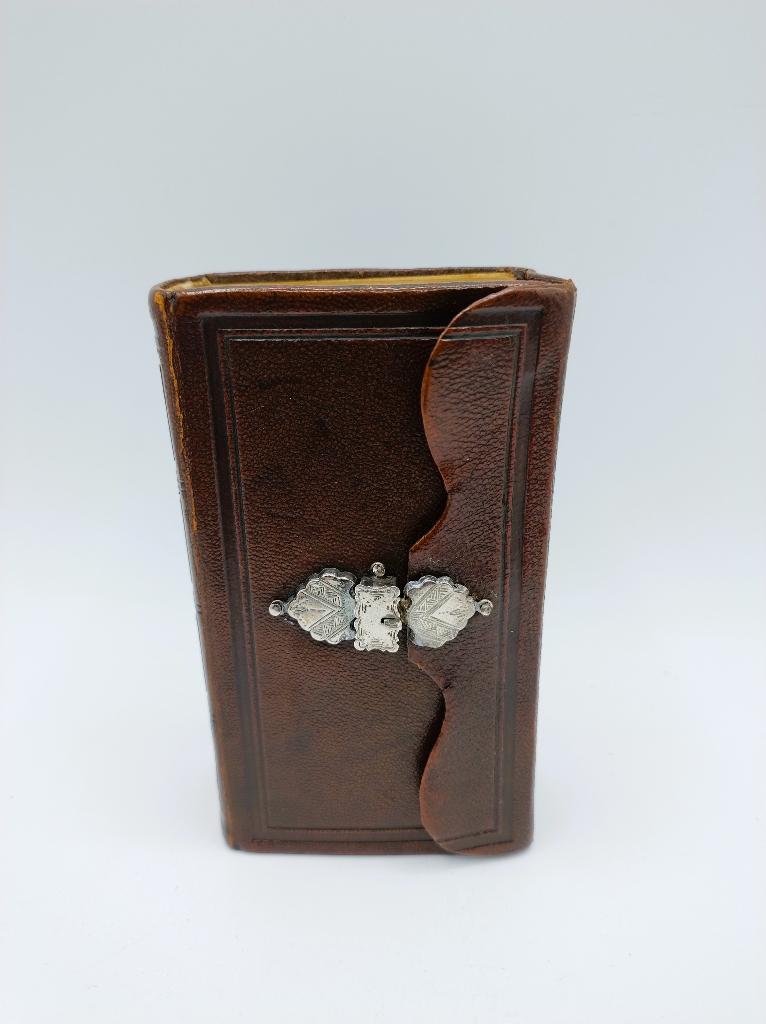 Bijbel met zilveren knipslot, 1884, Verzenden, Zilver