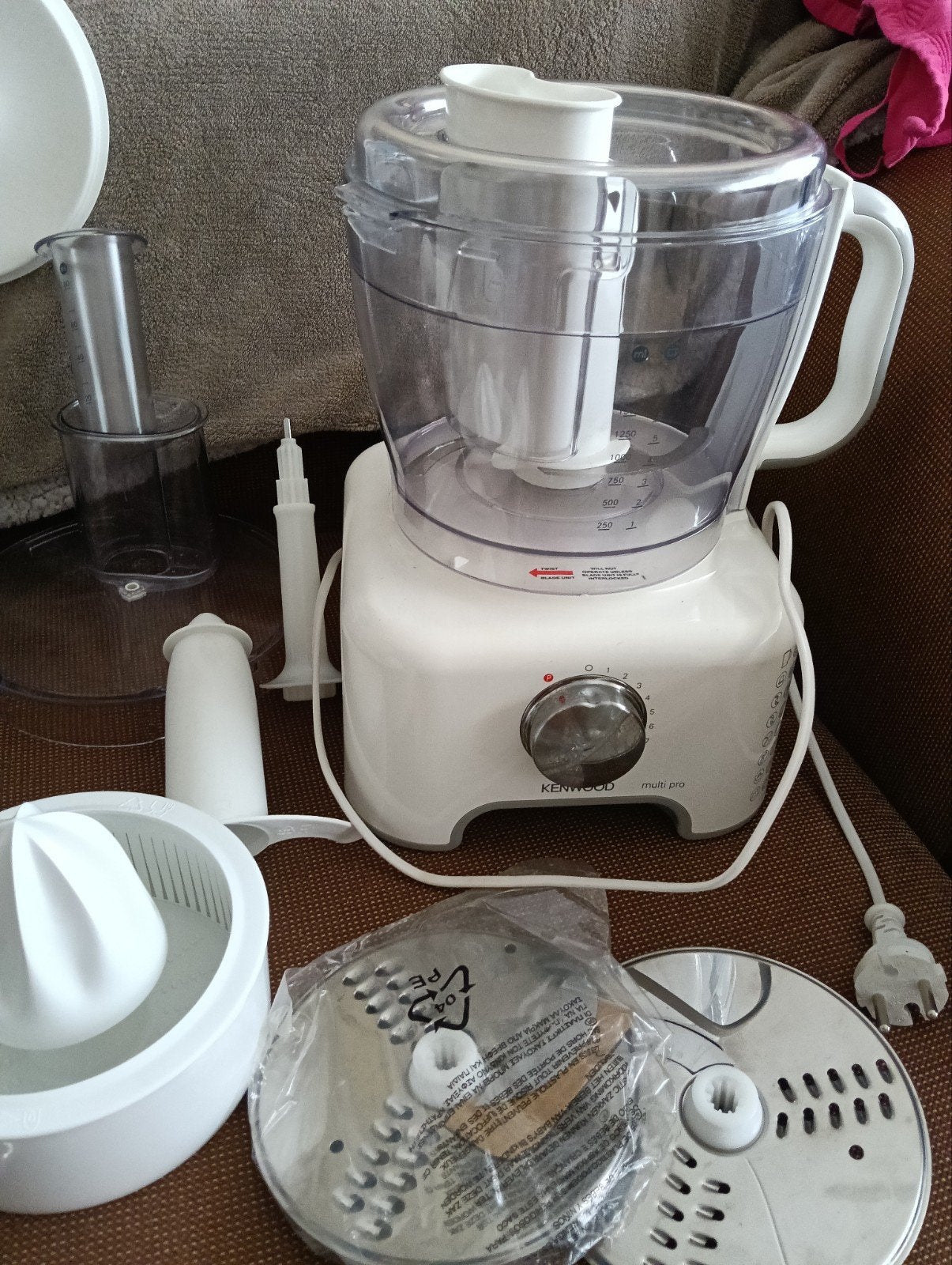 Kenwood Multipro Compact Foodprocessor FP730, Ophalen, 3 snelheden of meer, Zo goed als nieuw, 2 tot 3 liter