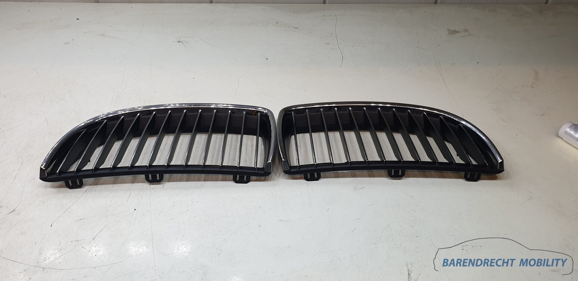 Grille BMW E90 3 serie grill zwart chrome origineel gebruikt