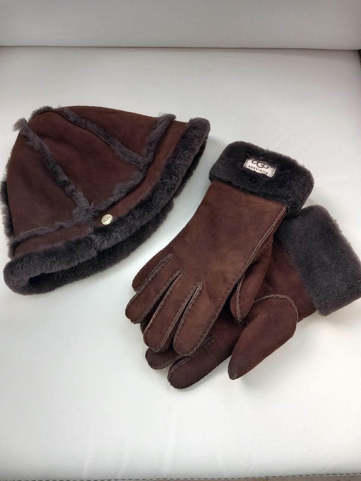 UGG handschoenen en muts mt L donkerbruin, Ophalen of Verzenden, Zo goed als nieuw, Overige maten, Muts
