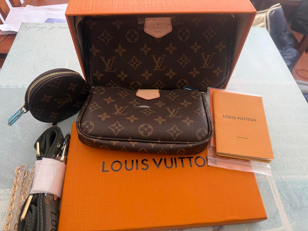 Louis Vuitton Multi Pochette Accessoires, Ophalen of Verzenden, Zo goed als nieuw, Bruin, Handtas