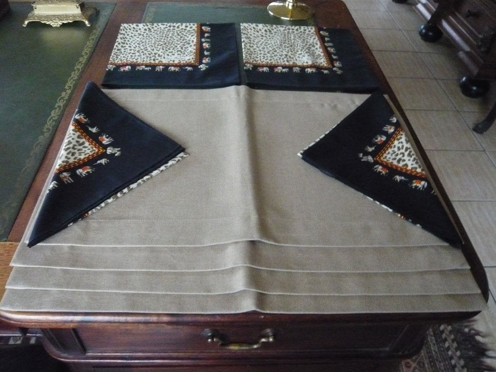 Jim Thompson 100% Thaise katoen 4 placemats & 4 servetten, Placemat, Ophalen of Verzenden, Zo goed als nieuw, Dubbelzijdig