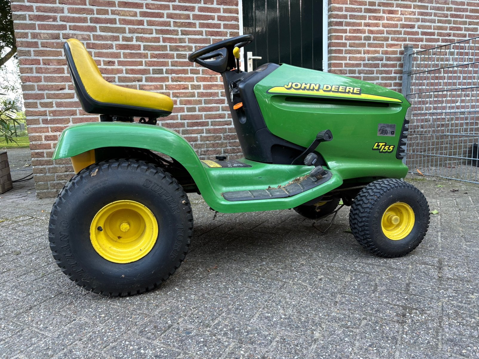 John Deere LT155 zitmaaier / tuintrekker – TEAB, Ophalen, Gebruikt, Elektrische starter, 90 tot 120 cm