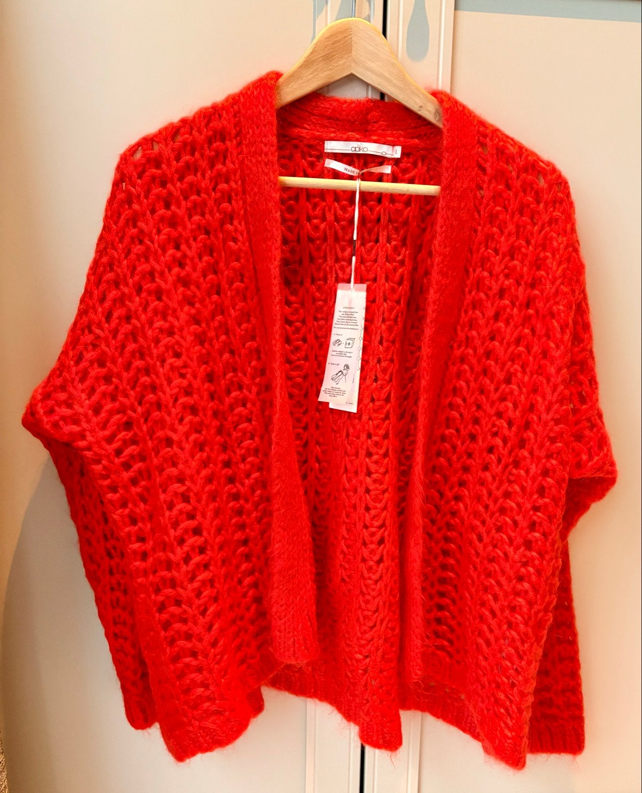 AAIKO rood gebreid vest, universele maat, nieuw met kaartjes, Ophalen of Verzenden, Nieuw, Maat 38/40 (M), Rood