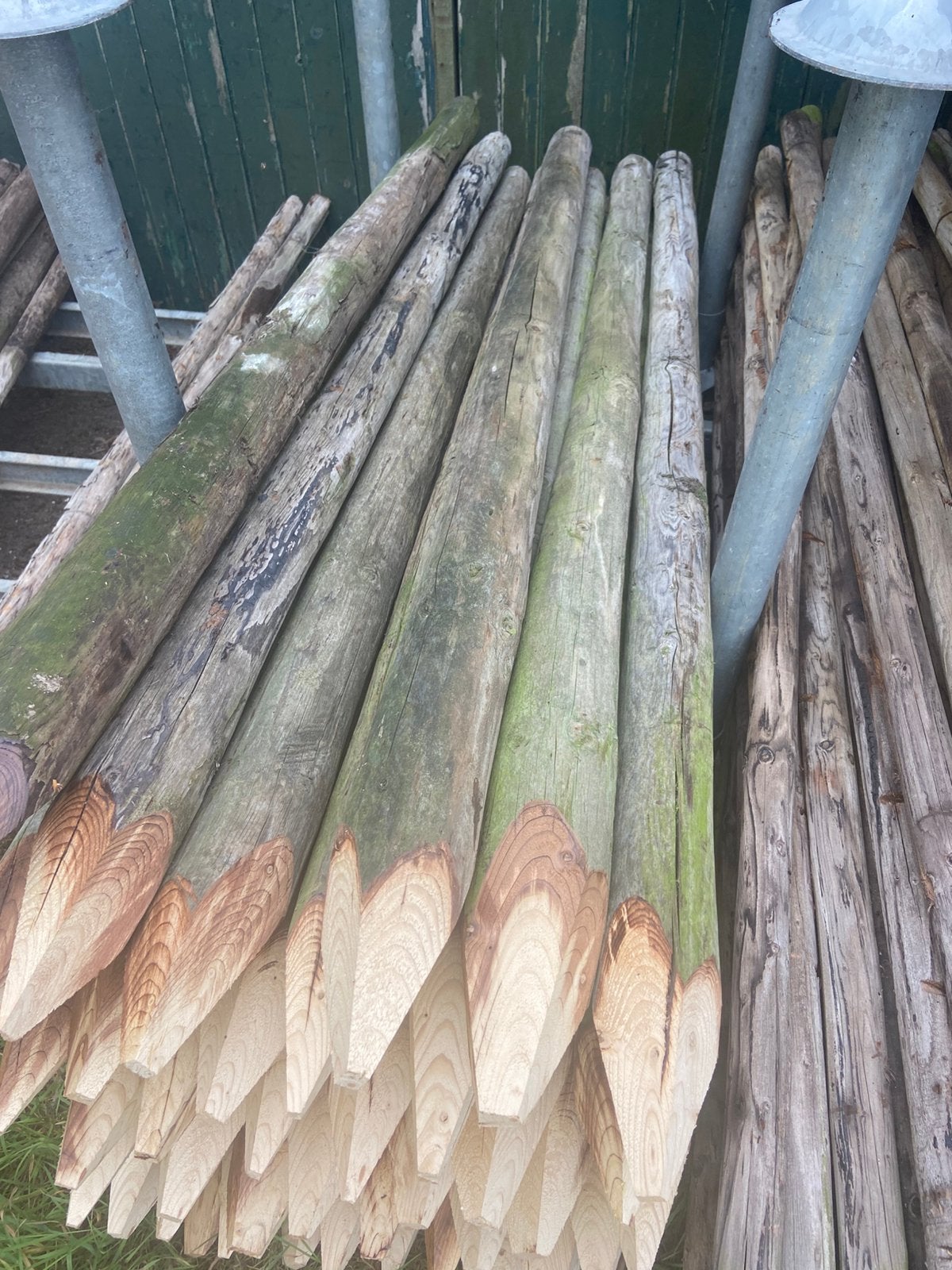 Weidepalen 10cm dik, 200cm lang, Tuin en Terras, Palen, Balken en Planken, Ophalen, Zo goed als nieuw, 250 cm of meer, Palen