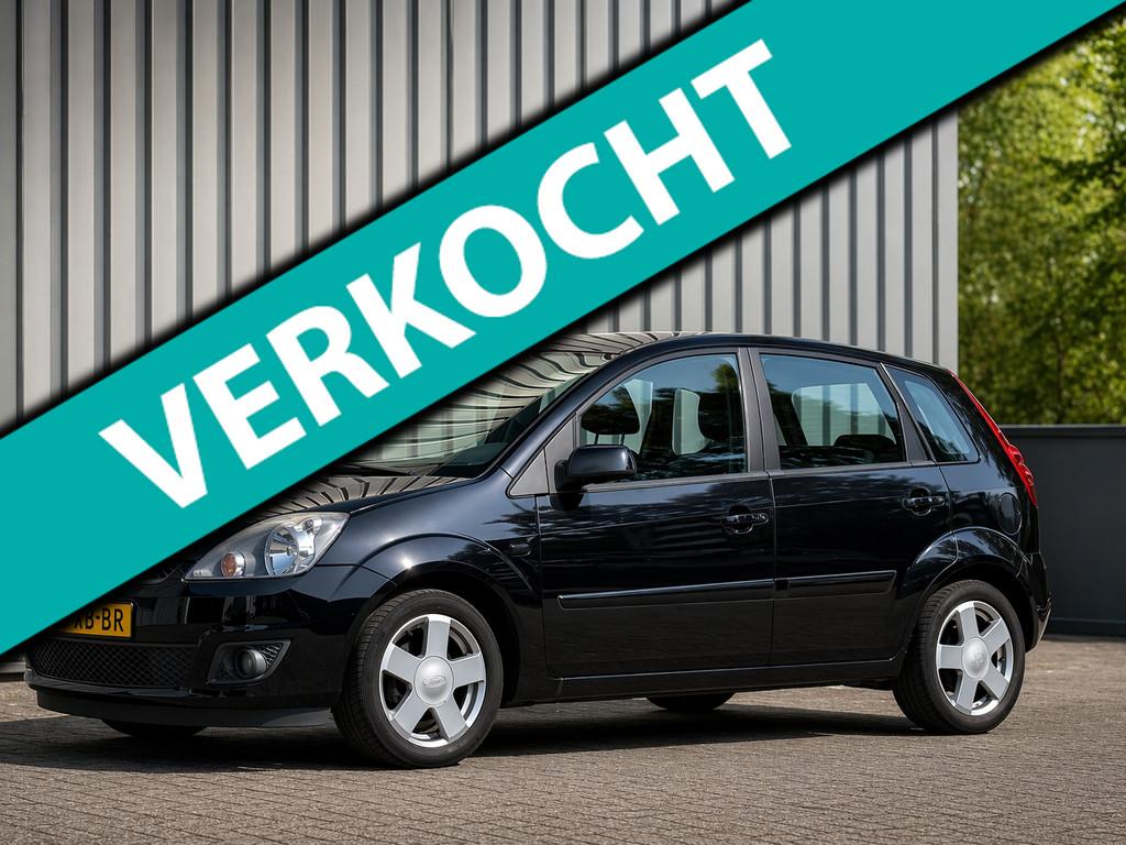 Ford Fiesta 1.3-8V Futura / 5drs + Airco / Nwe APK!, Auto's, 1299 cc, 4 cilinders, Metallic lak, Zwart