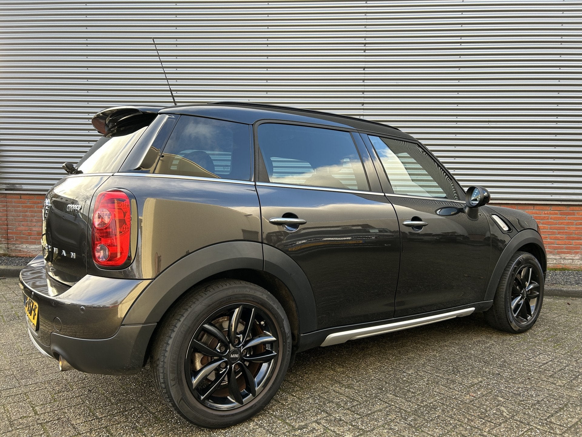 MINI Countryman Mini 1.6 Cooper Pepper | Panoramadak | Navig, Voorwielaandrijving, Gebruikt, Euro 6, Bruin