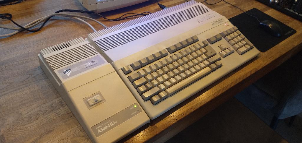 Amiga 500 Plus met GVP HD8+ en 1084S Monitor, Computers en Software, Vintage Computers, Ophalen, Commodore