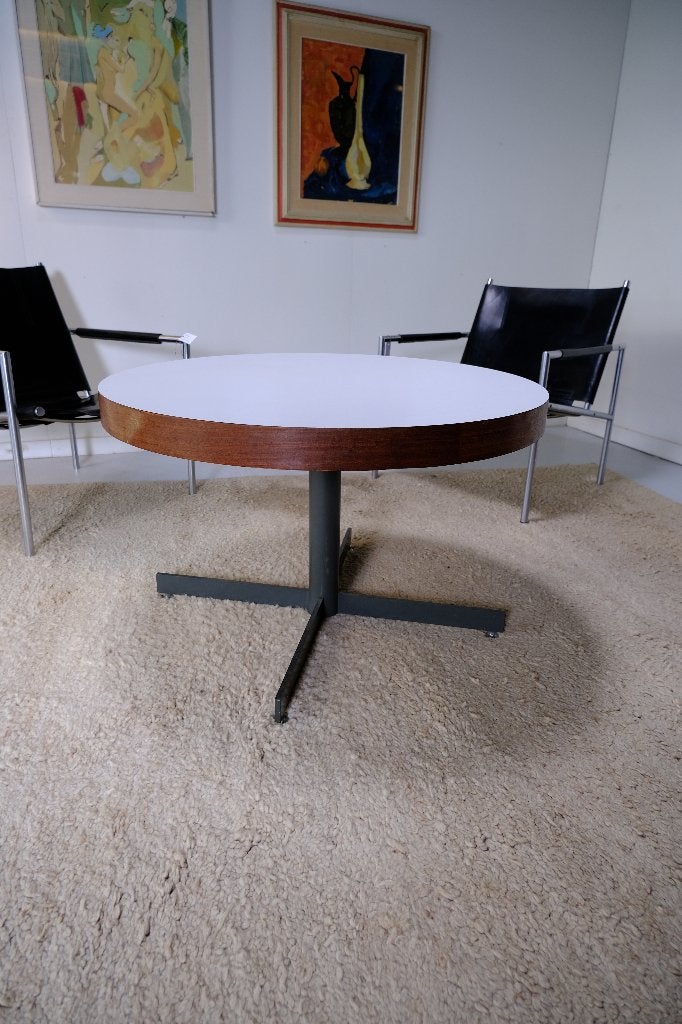 bijzet tafel (Rond, Pastoe, Spectrum), Gebruikt, Metaal of Aluminium, 55 tot 75 cm, X