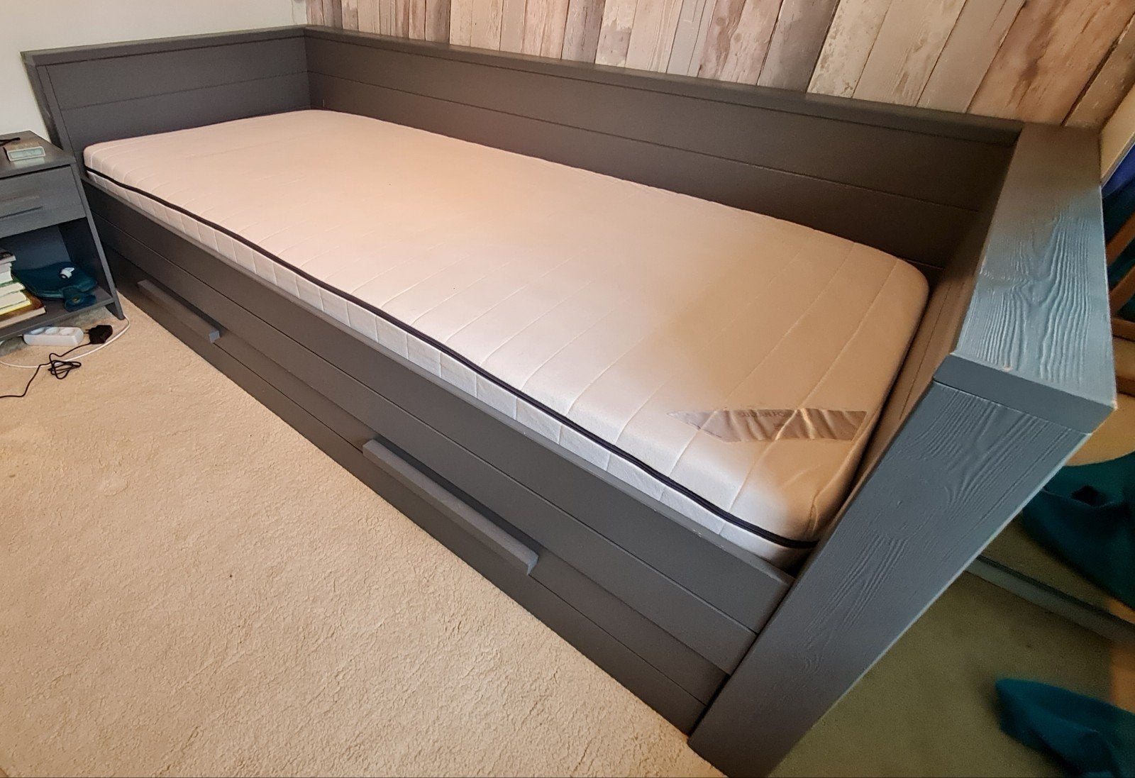 Woood Dennis bed met onderlade, staalgrijs, Huis en Inrichting, Ophalen, Gebruikt, 90 cm, Eenpersoons