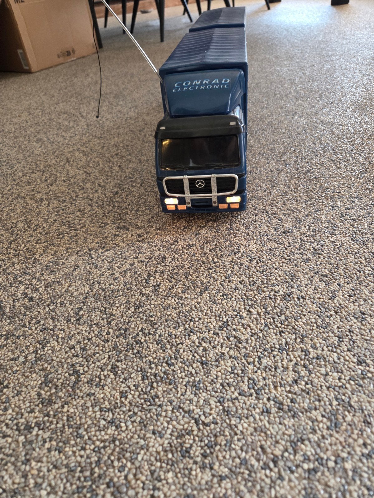 RC Truck met afstandsbediening - Conrad Electronic, Hobby en Vrije tijd, Modelbouw | Radiografisch | Auto's, Elektro, Gebruikt