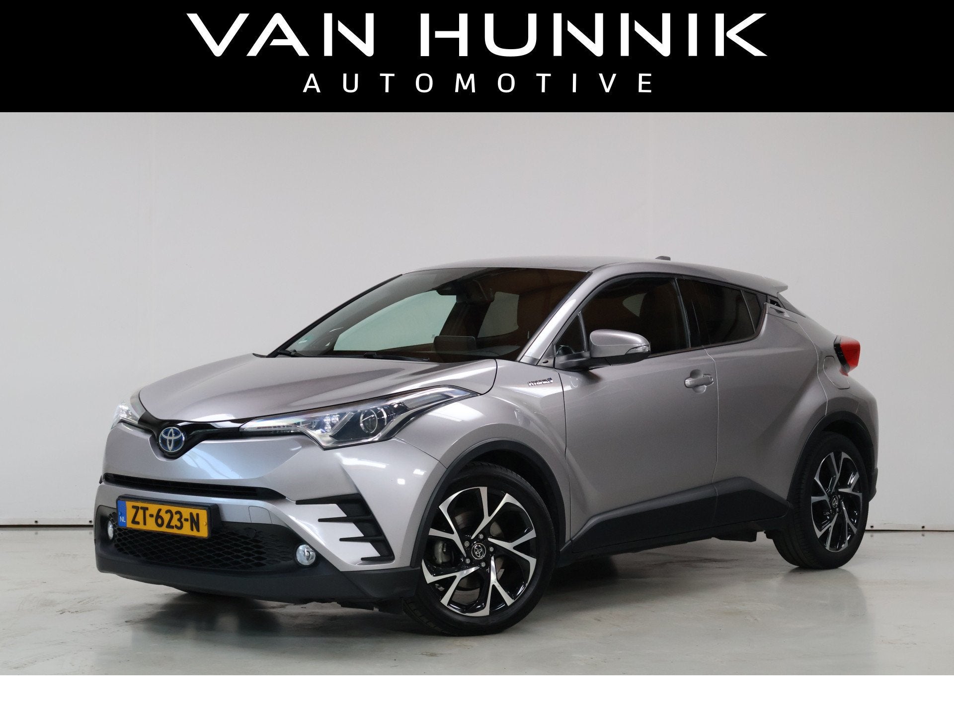 Toyota C-HR 1.8 Hybrid Dynamic Sport | Trekhaak | JBL | Crui, 4 cilinders, 26 km/l, Hybride Elektrisch/Benzine, SUV of Terreinwagen