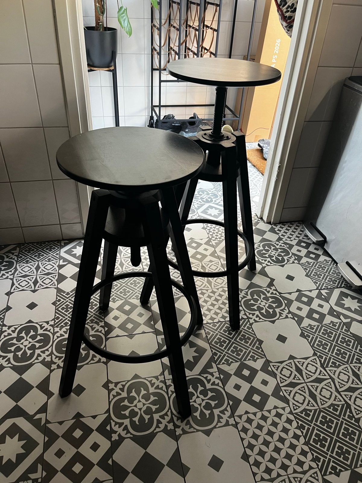 IKEA Dalfred barkrukken - 2 stuks, zwart, verstelbaar, Huis en Inrichting, Barkrukken, Ophalen, In hoogte verstelbaar, Zo goed als nieuw