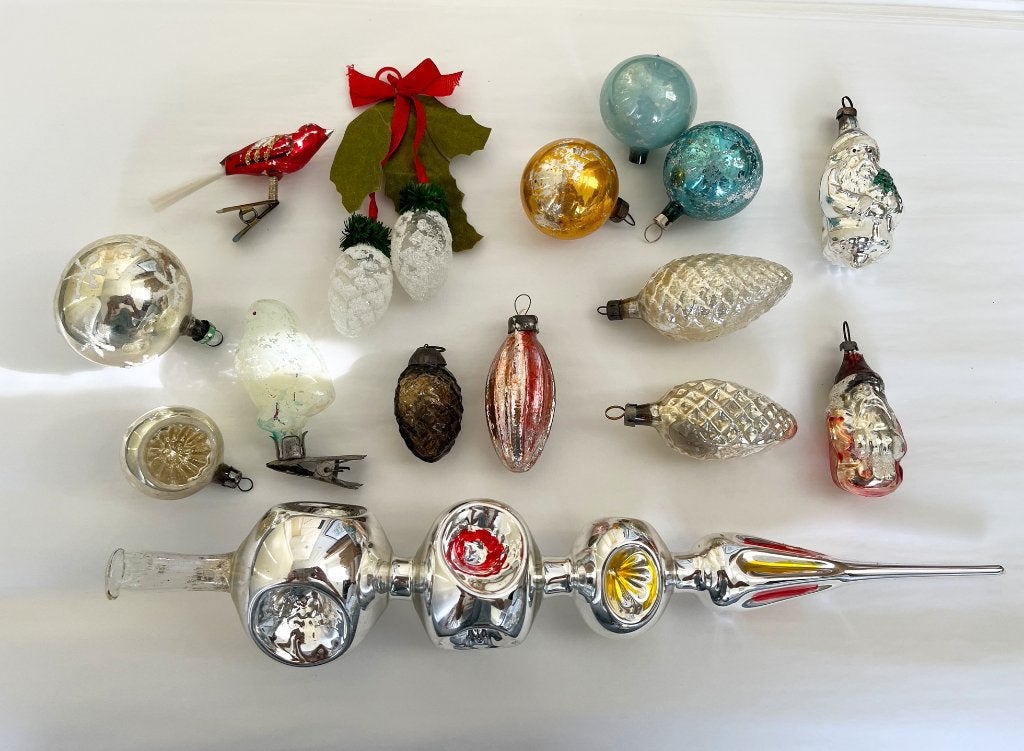 Antieke oude, gekleurde kerstballen en piek, Diversen, Kerst, Ophalen of Verzenden, Gebruikt