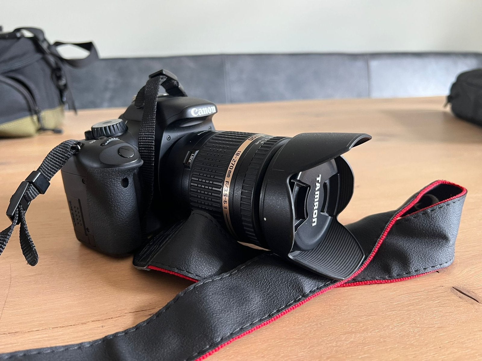 Canon EOS 550D + tas, Tamron 18-270mm lens en statief, Ingebouwde flitser, Gebruikt, Spiegelreflex, Canon