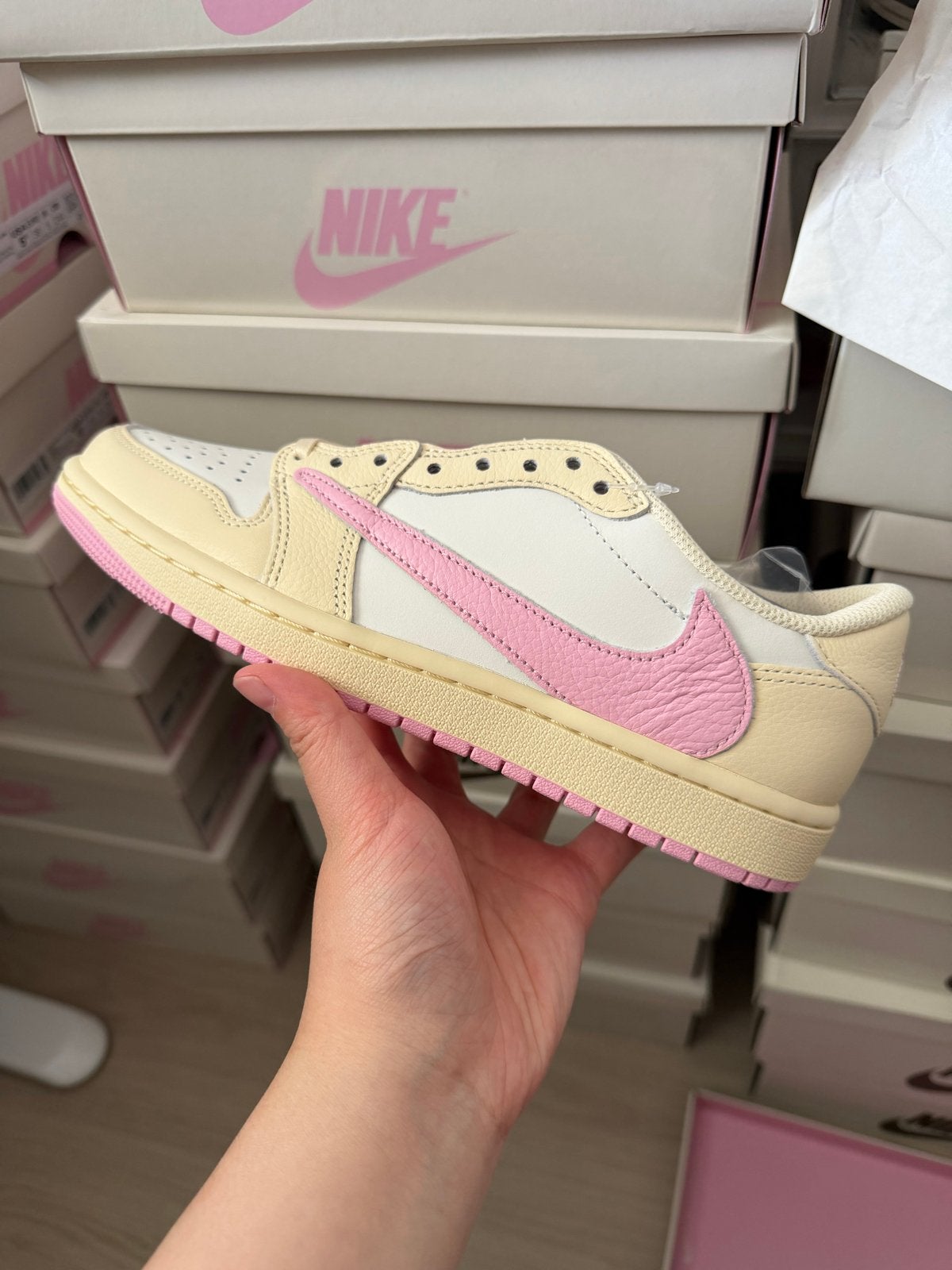 Jordan 1 Travis Scott shy pink 36.5 t/m 40.5, Nieuw, Ophalen of Verzenden, Sneakers of Gympen, Roze