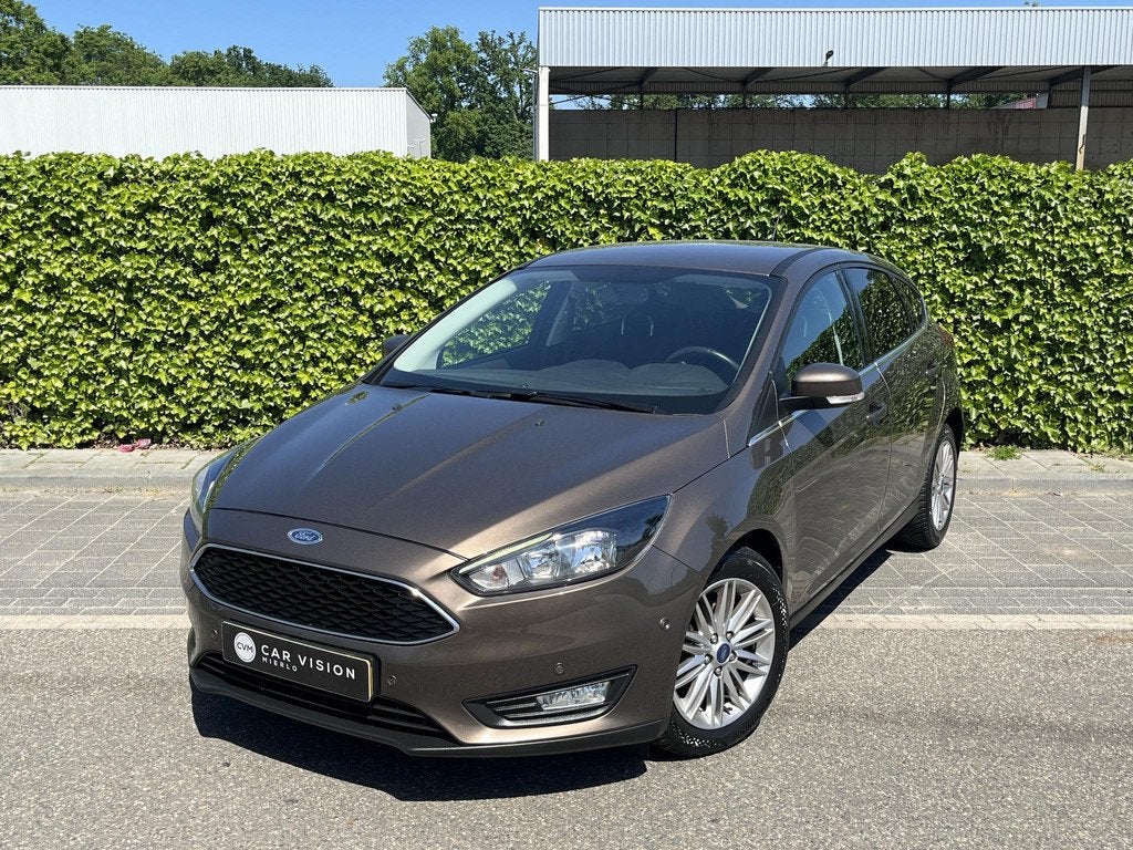Ford Focus 1.0 Titanium * Carplay * Nieuwe Distributie * Gar, Electronic Stability Program (ESP), Gebruikt, Euro 6, Bruin