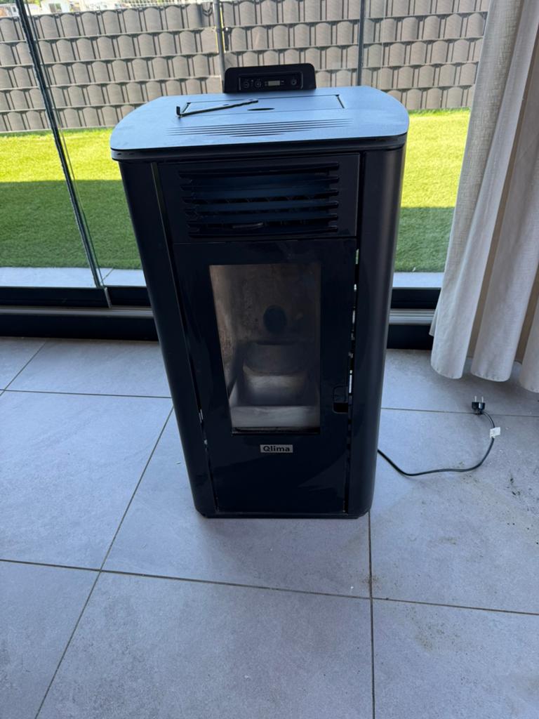 Qlima  8-9 kw pellet kachel   Compleet met afboer, Huis en Inrichting, Ophalen of Verzenden, Zo goed als nieuw, Overige brandstoffen
