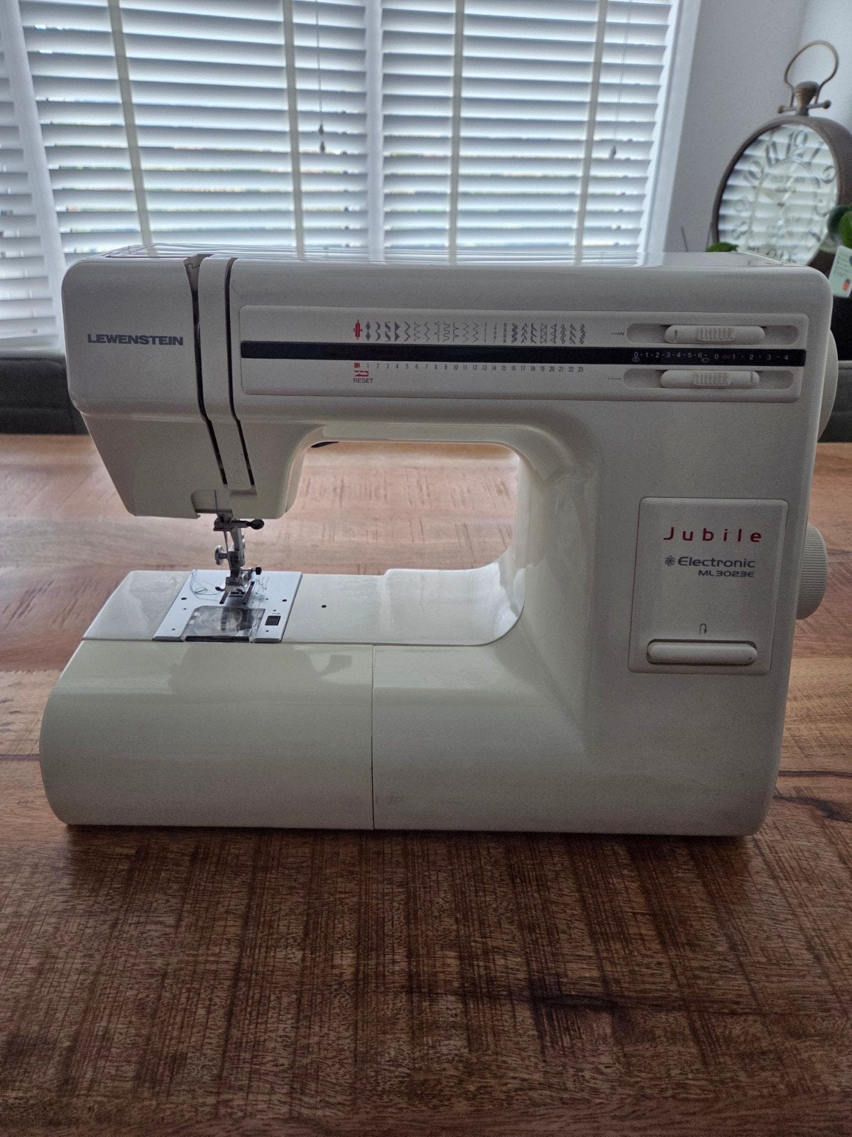 Lewenstein Jubile ML3023E Elektronische Naaimachine, Hobby en Vrije tijd, Ophalen, Gebruikt, Naaimachine, Lewenstein