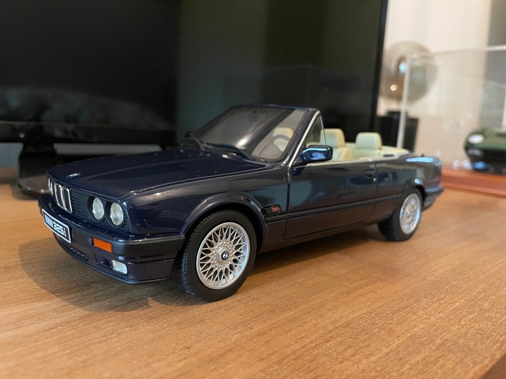 BMW 325i Cabriolet 1/18 Ottomobile, Ophalen, Zo goed als nieuw, Auto, OttOMobile