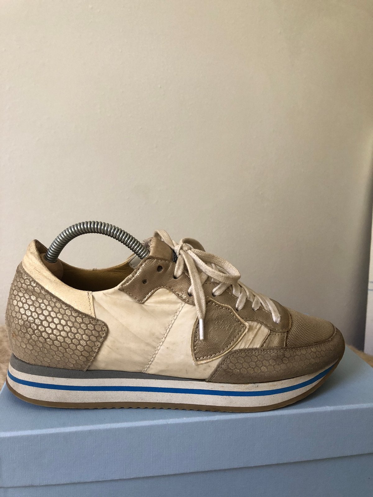 Philippe Model 40, Beige, Ophalen of Verzenden, Sneakers of Gympen, Zo goed als nieuw
