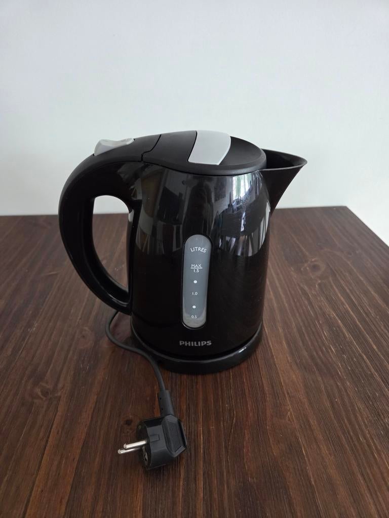 Philips HD4646 Waterkoker - Zwart, 1.5L, 1 tot 2 liter, Ophalen of Verzenden, Gebruikt, Draadloos