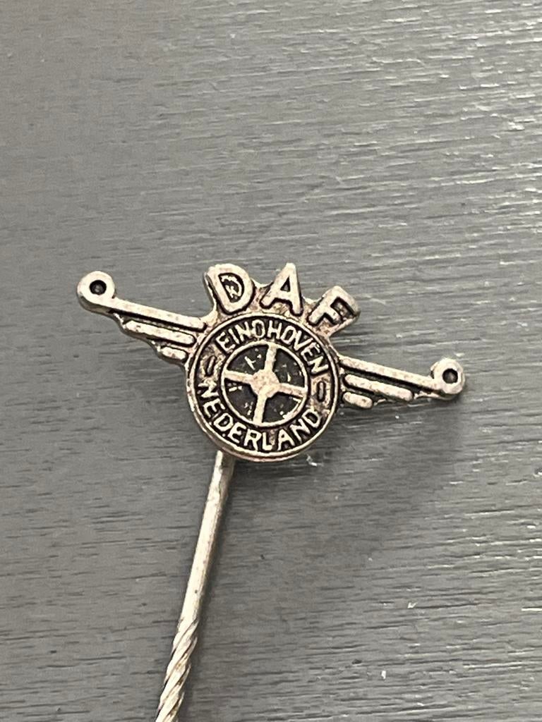 Vintage DAF Eindhoven Nederland Speldje Pin, Gebruikt, Ophalen of Verzenden, Speldje of Pin, Nvt
