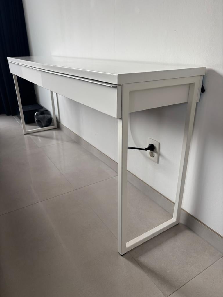 Ikea besta burs bureau hoogglans wit, Huis en Inrichting, Ophalen, Zo goed als nieuw